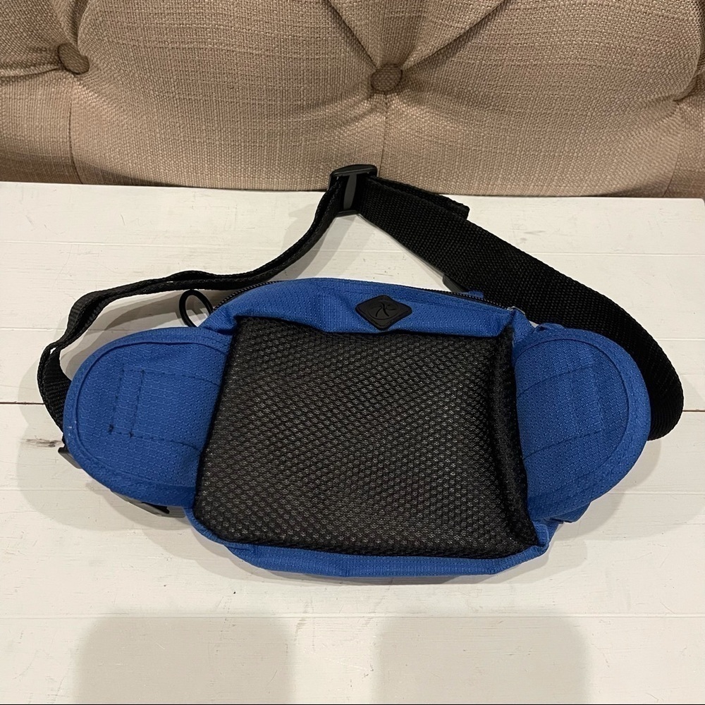 𝅺fanny Pack, 3 Zippered Compartments Adjustable Waist Sport Fanny Pack Bag - Picture 2 of 10